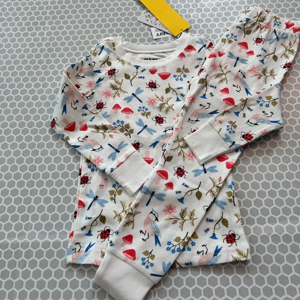 NWT Old Navy White Kids Two-Piece Pajama Set with Nature Prints          Size 5T